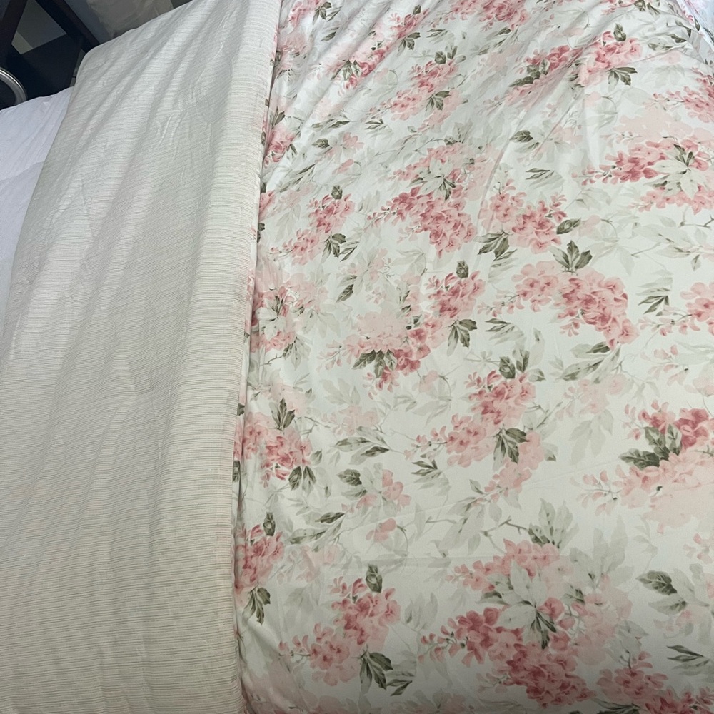 Queen Flower pattern comforter